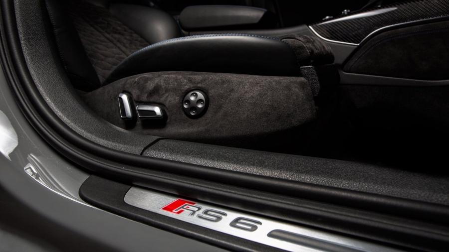Детали интерьера Audi RS6 Avant by Vilner (4G, C7) 2019 года  (фото 4 из 9)